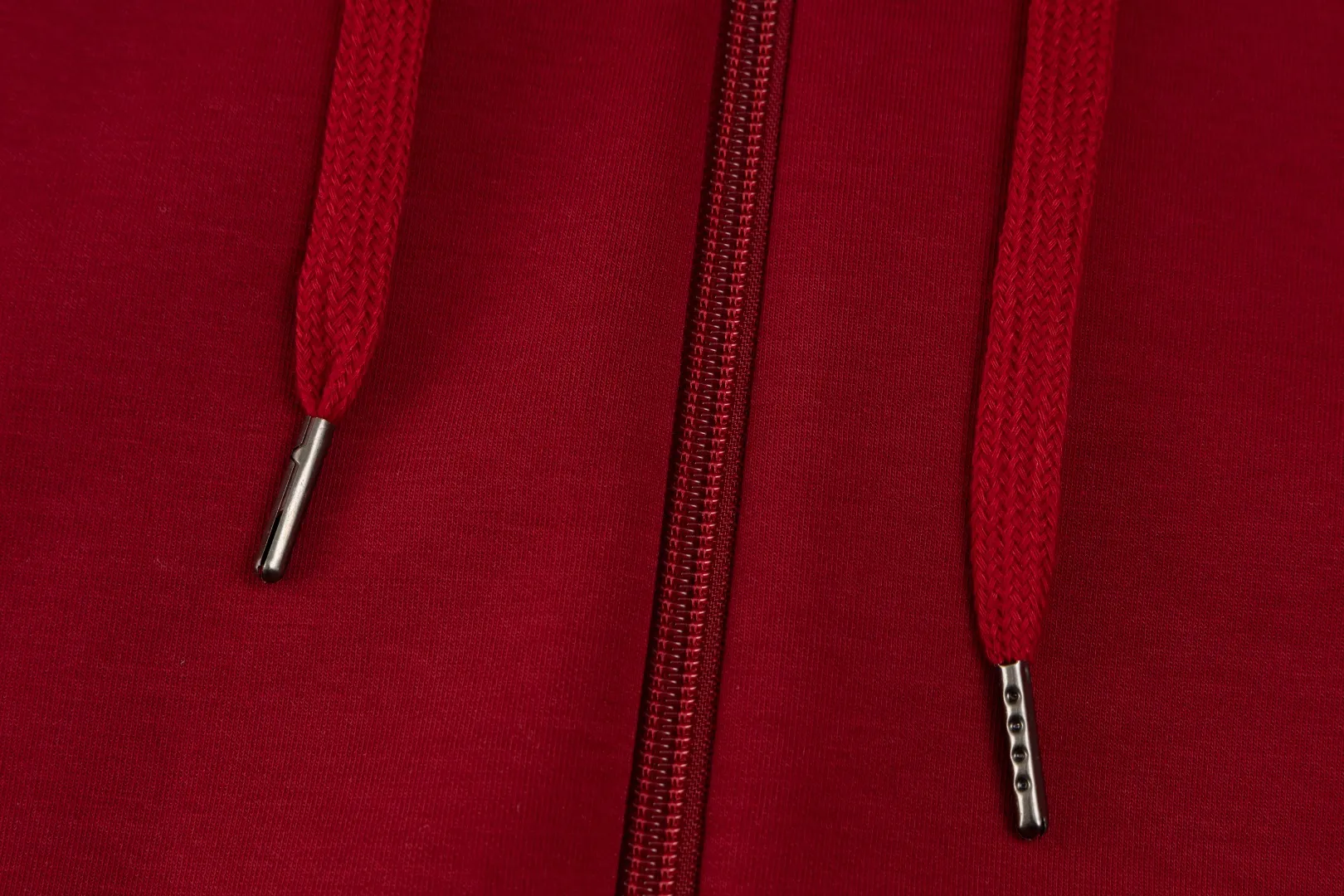 P236 #R95 Ralph Lauren/Ralph Lauren Twelve Color Pony🐎 Embroidered zipper cardigan jacket hooded sweatshirt This hooded sweatshirt is decorated with a simple style that represents Ralph Lauren. It is paired with a pony embroidery pattern. The three-dimensional solid color fabric and exquisite embroidery instantly set it off! Hooded sports design, loose and casual fit! The overall texture is very strong! Through the pictures, we can feel the thickness and texture of custom-woven and dyed threads. The workmanship is exquisite. They are shipped from major foreign trade factories. They are all made by masters with many years of experience. Everything is of high standards and requirements! Simple and versatile style ~ super delicate and soft, close to the body without being tied, all fabrics and accessories are original custom-made and of high quality! Perfectly reflects the brand’s sense of superiority! Standard cut, comfortable stretch, unrestricted movement! Highly practical, high-end and classy! Versatile style ~ can be paired with jeans or jogging pants. Ideal for transitioning from your morning commute to weekend events!  Color: Black with red label Black with white label Khaki Navy blue with red label Navy blue with white label White Light gray Dark gray Burgundy Army green Light blue Pink Size: S M L